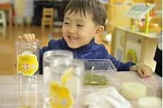 鞋子大作战小班教案